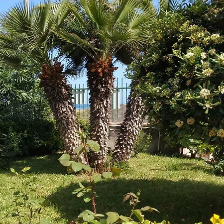 Al Giardino Sant'anna Apartment *